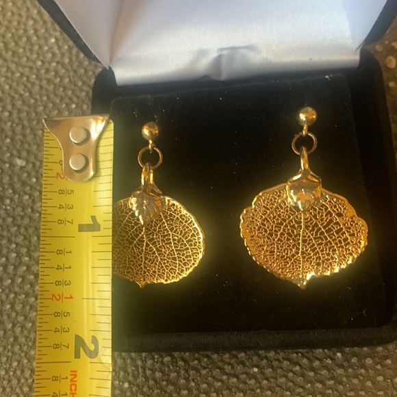 Vintage gold dipped leaf earrings - Picture 3 of 5